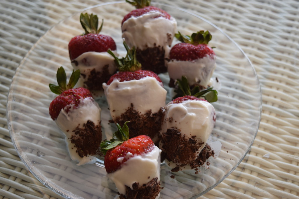 yogurt-dipped-strawberries-with-organic-chocolate-shavings-summergirl